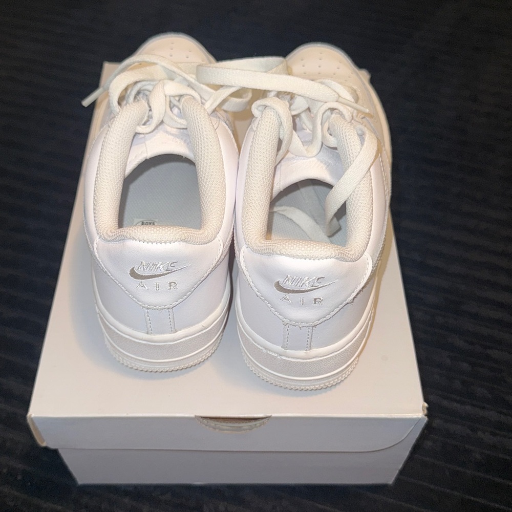 White Air Force 1 - Picture 2 of 6